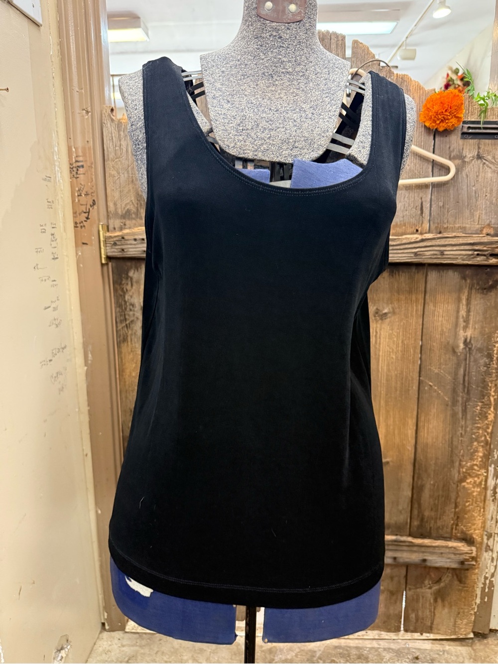 Source Unknown Black Scoop Neck Tank Top
